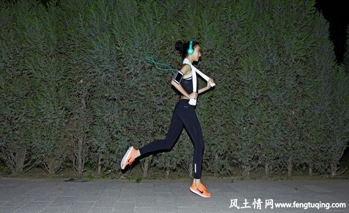 女孩夜跑 遭男子尾随拖入草丛强暴_人间冷暖【风土情网】 女孩夜跑 遭男子尾随拖入草丛强暴_人间冷暖【风土情网】