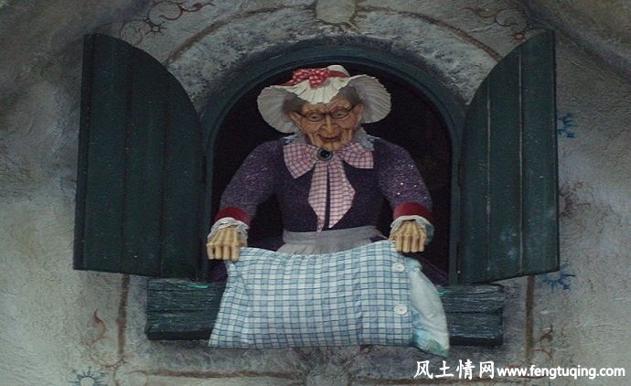 霍勒大妈的故事_格林童话【风土情网】 霍勒大妈的故事_格林童话【风土情网】