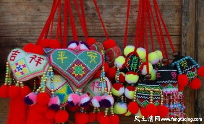 瑶族人"抛花包"的习俗_民间风俗【风土情网】 瑶族人"抛花包"的习俗_民间风俗【风土情网】