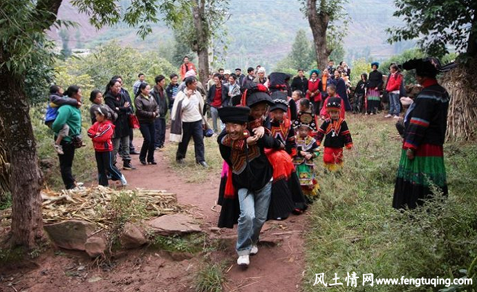 彝族,婚嫁,习俗_民间风俗【风土情网】 彝族,婚嫁,习俗_民间风俗【风土情网】