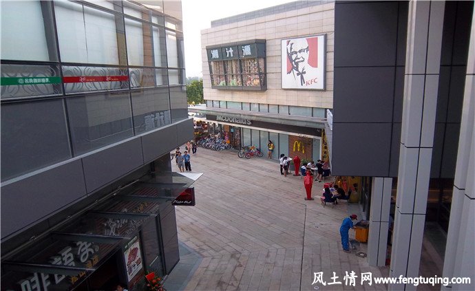 松湖万科广场 是旅游与饮食结为一体的好去处_风景图片【风土情网】 松湖万科广场 是旅游与饮食结为一体的好去处_风景图片【风土情网】