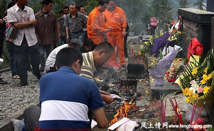 烧纸钱祭拜神灵的传统习俗由来_传统习俗【风土情网】 烧纸钱祭拜神灵的传统习俗由来_传统习俗【风土情网】