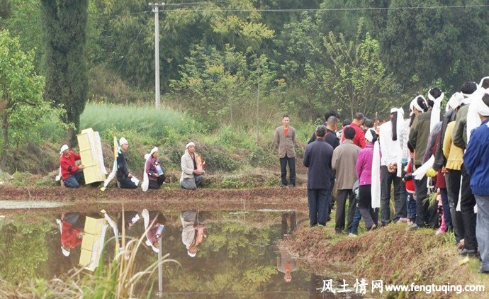 广东人的丧葬习俗_民间风俗【风土情网】 广东人的丧葬习俗_民间风俗【风土情网】