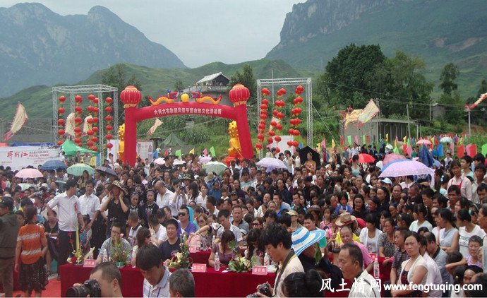 藏族"六月六"歌舞会_民间风俗【风土情网】 藏族"六月六"歌舞会_民间风俗【风土情网】